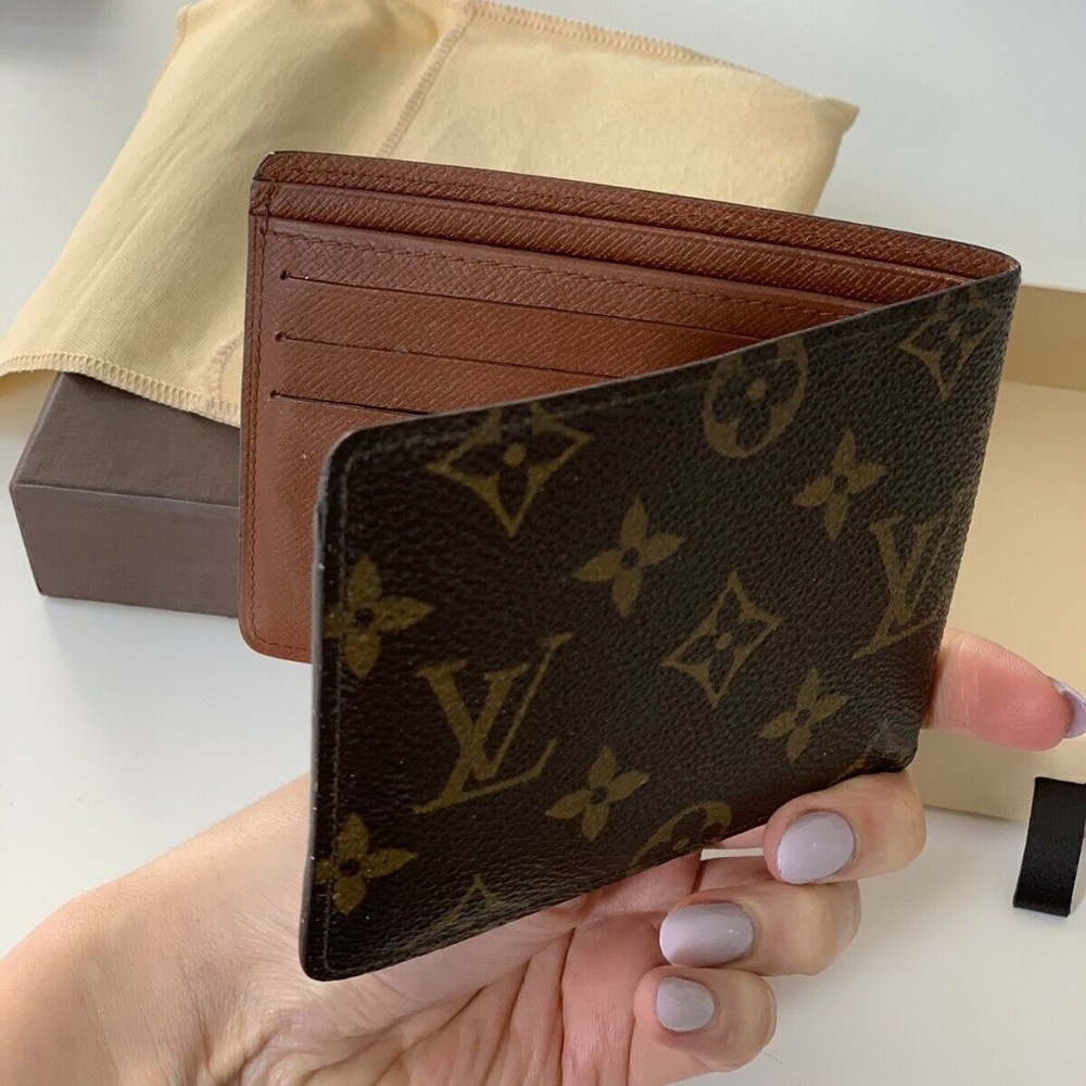 Louis Vuitton Bi-Fold Monogram Wallet